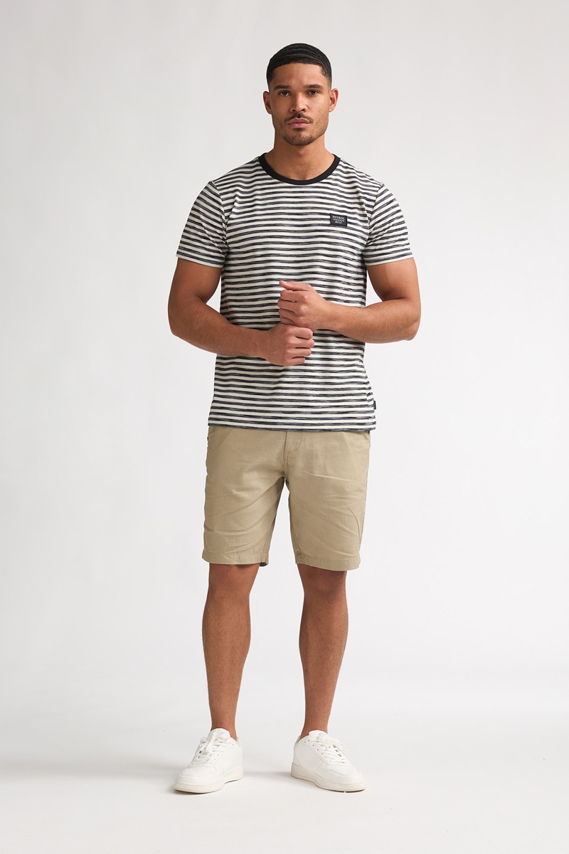  Camiseta Petrol cómoda y versátil, perfecta para looks urbanos con estilo relajado. 