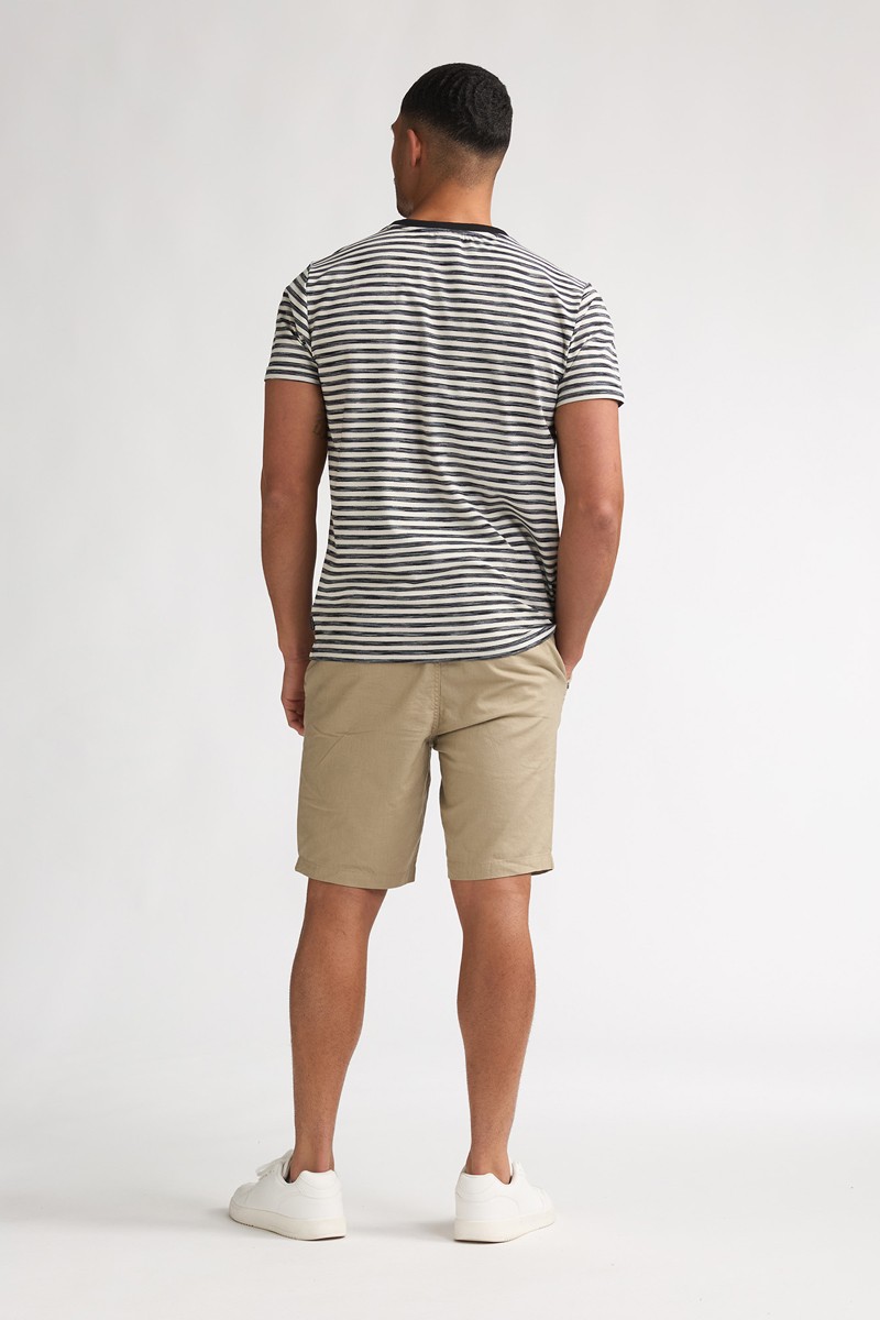  Camiseta Petrol cómoda y versátil, perfecta para looks urbanos con estilo relajado.  2