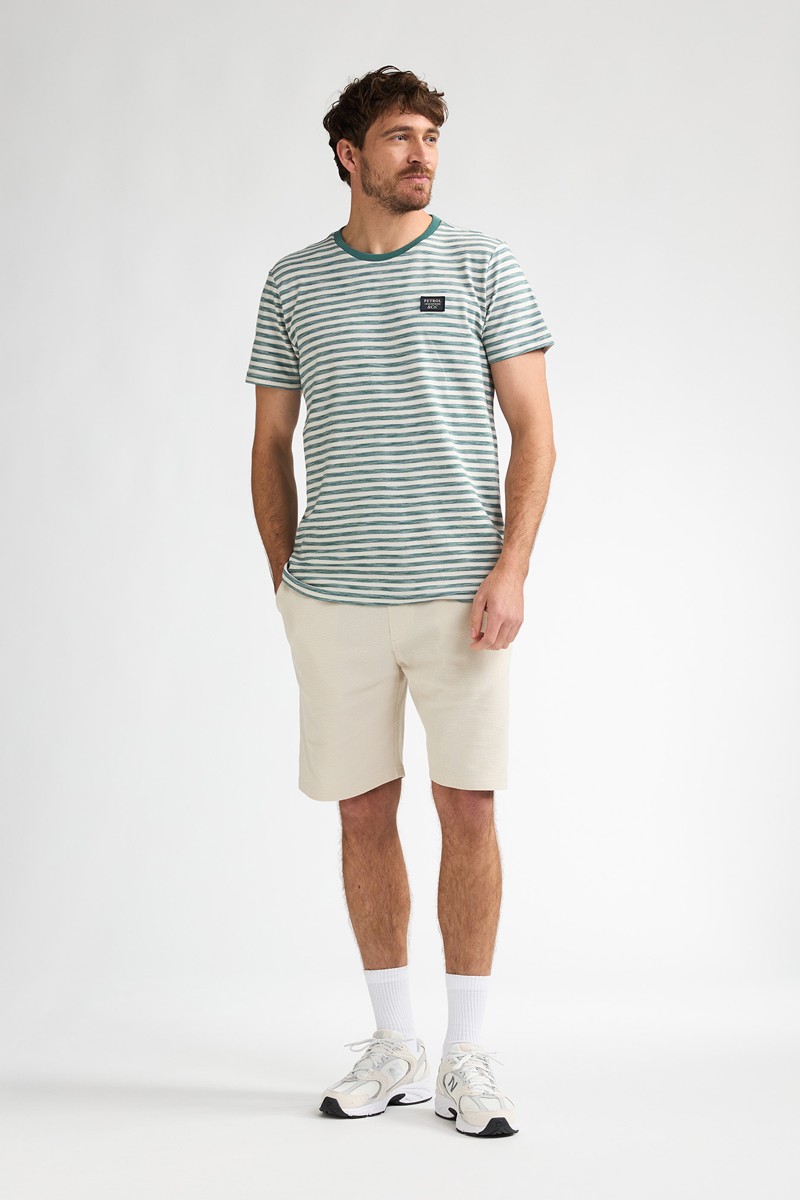  Camiseta Petrol cómoda y versátil, perfecta para looks urbanos con estilo relajado. 