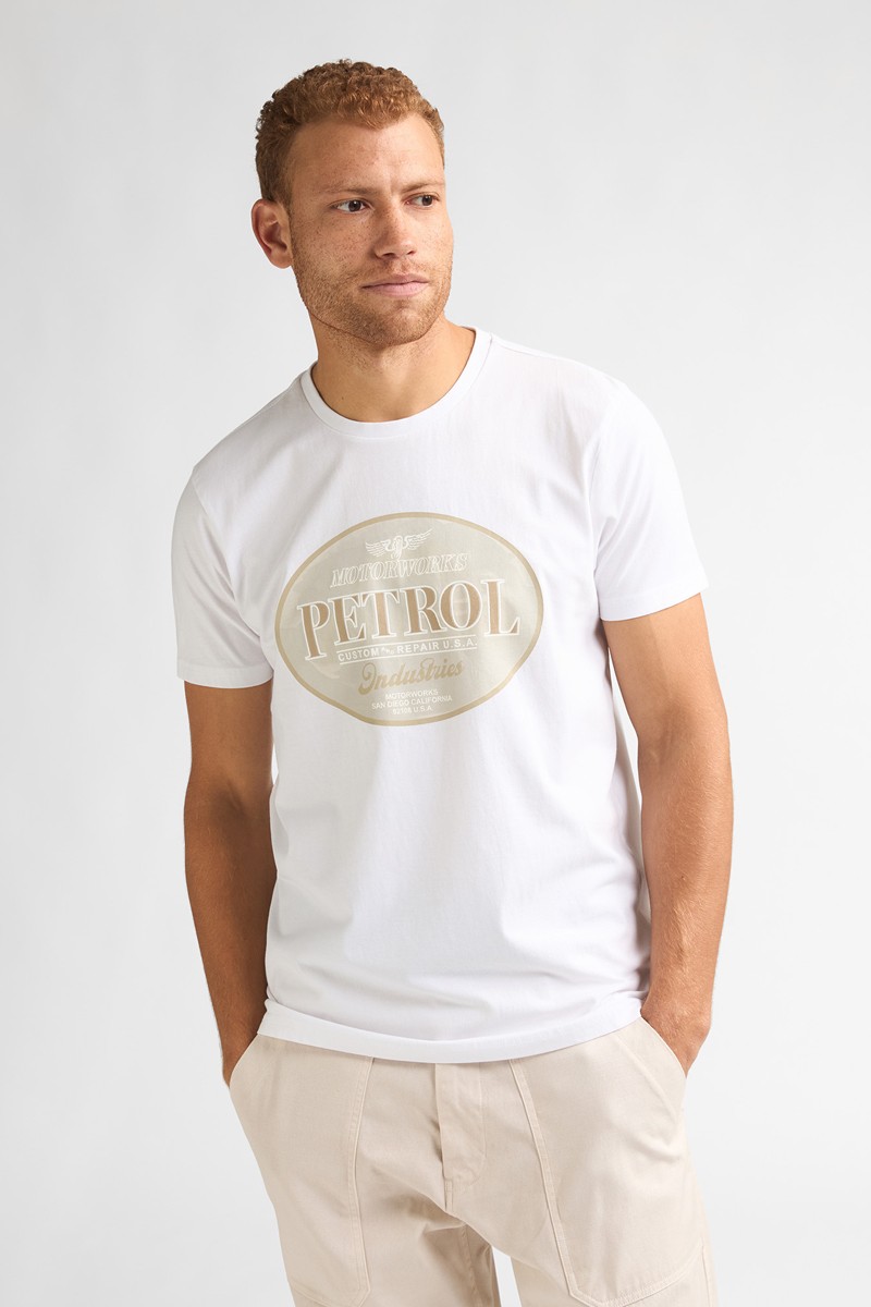  Camiseta Petrol cómoda y versátil, perfecta para looks urbanos con estilo relajado. 