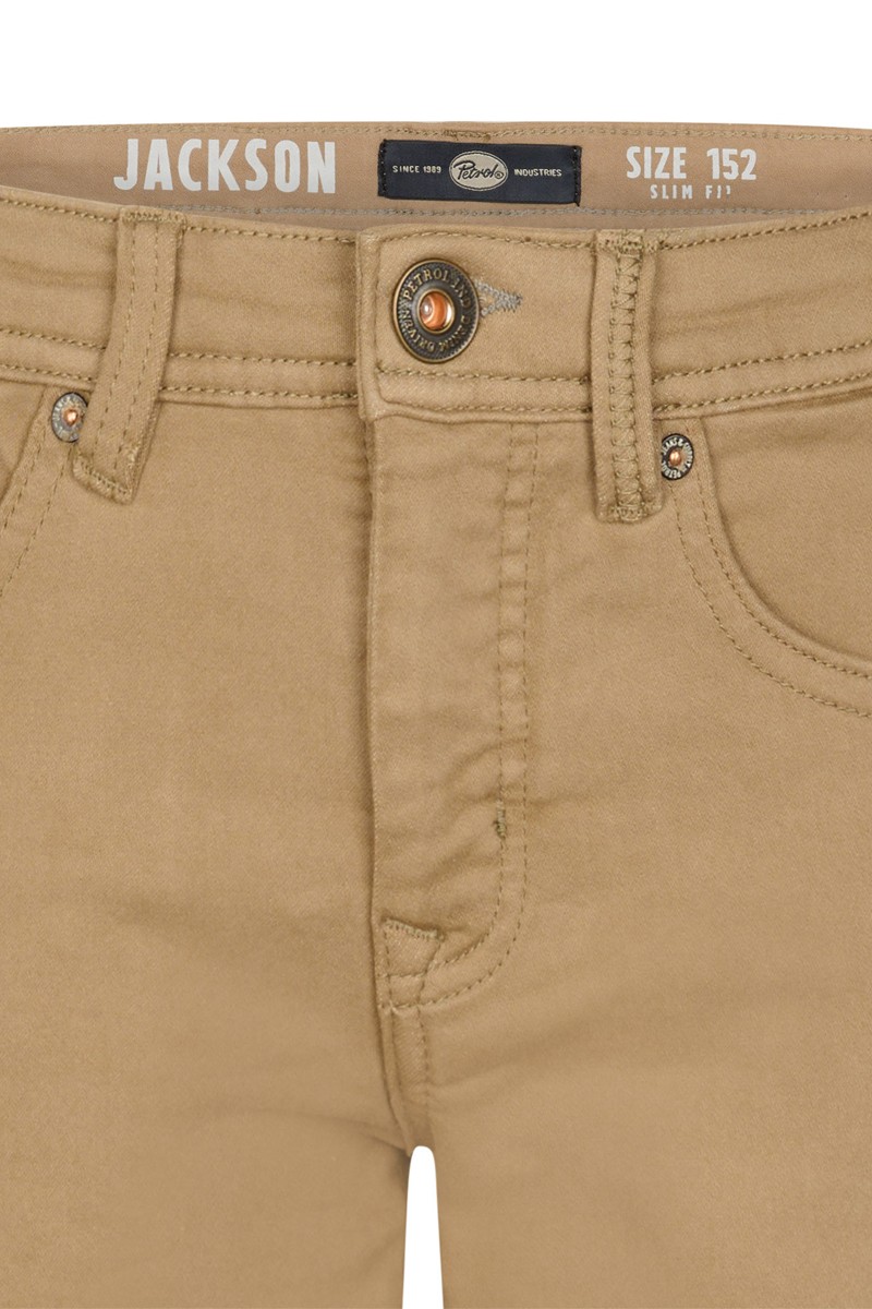  Pantalón corto Petrol cómodo y versátil, perfecto para looks de verano con estilo relajado. 