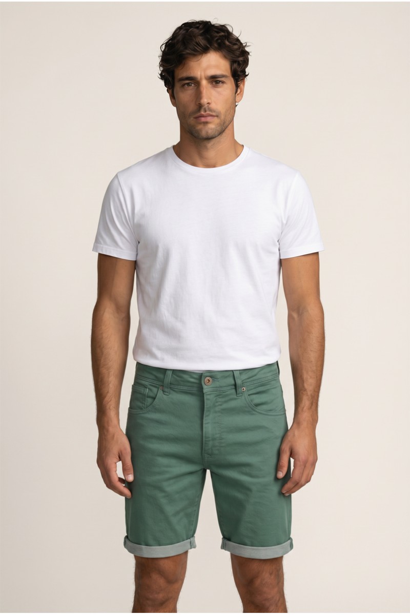  Pantalón corto Petrol cómodo y versátil, perfecto para looks de verano con estilo relajado. 