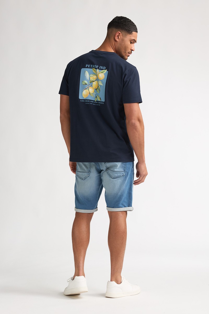  Pantalón corto Petrol cómodo y versátil, perfecto para looks de verano con estilo relajado. 