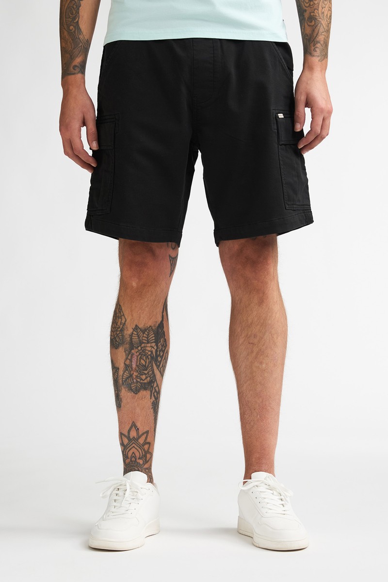  Pantalón corto Petrol cómodo y versátil, perfecto para looks de verano con estilo relajado. 