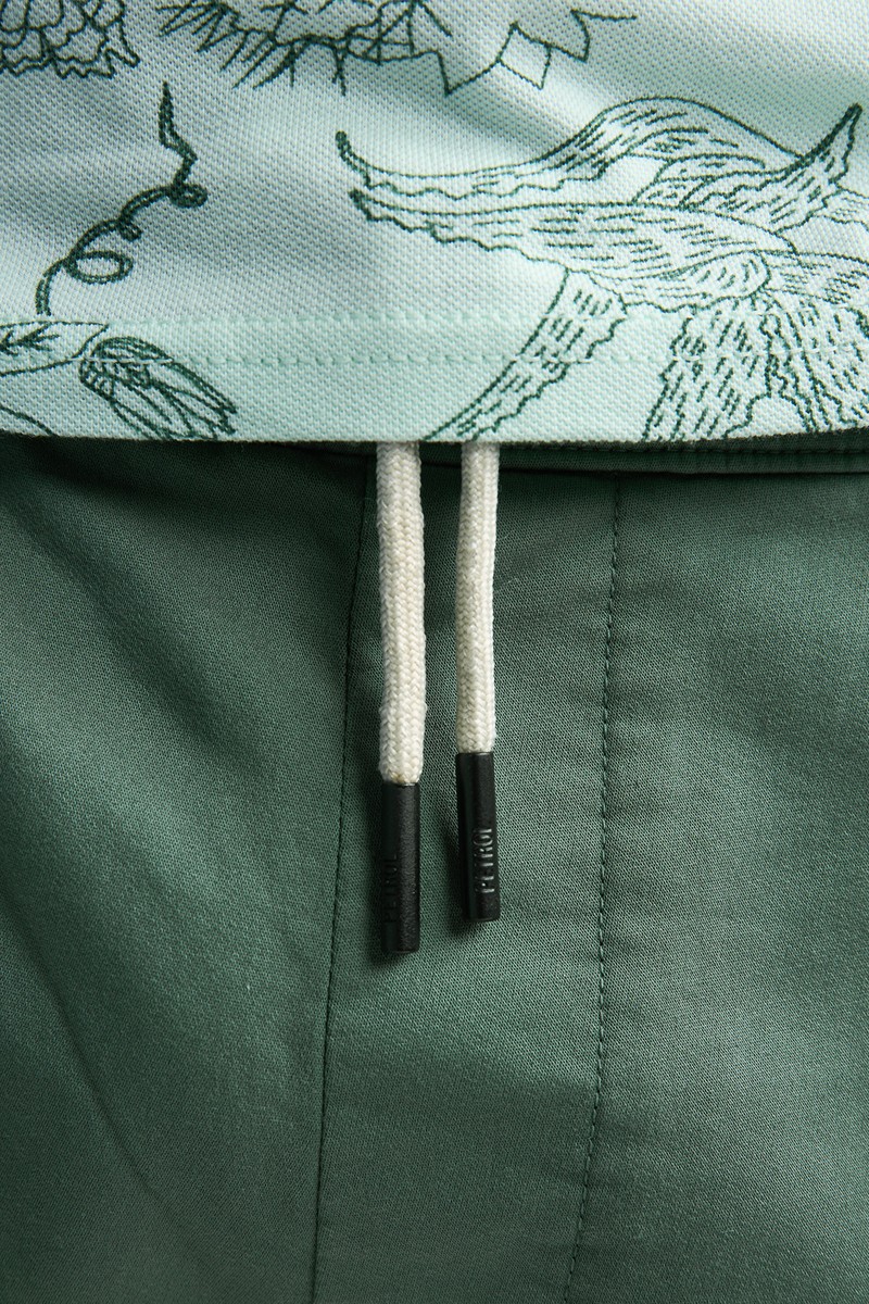  Pantalón corto Petrol cómodo y versátil, perfecto para looks de verano con estilo relajado. 