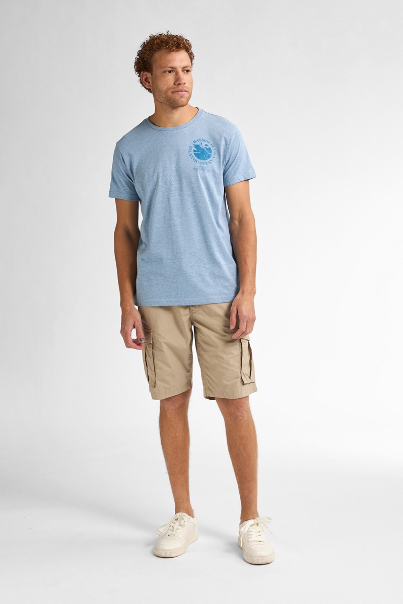  Pantalón corto Petrol cómodo y versátil, perfecto para looks de verano con estilo relajado. 