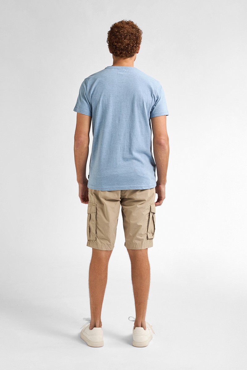  Pantalón corto Petrol cómodo y versátil, perfecto para looks de verano con estilo relajado. 