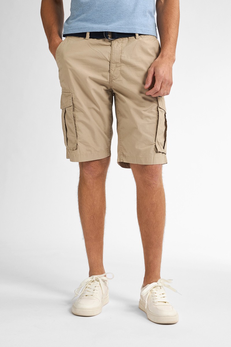  Pantalón corto Petrol cómodo y versátil, perfecto para looks de verano con estilo relajado. 