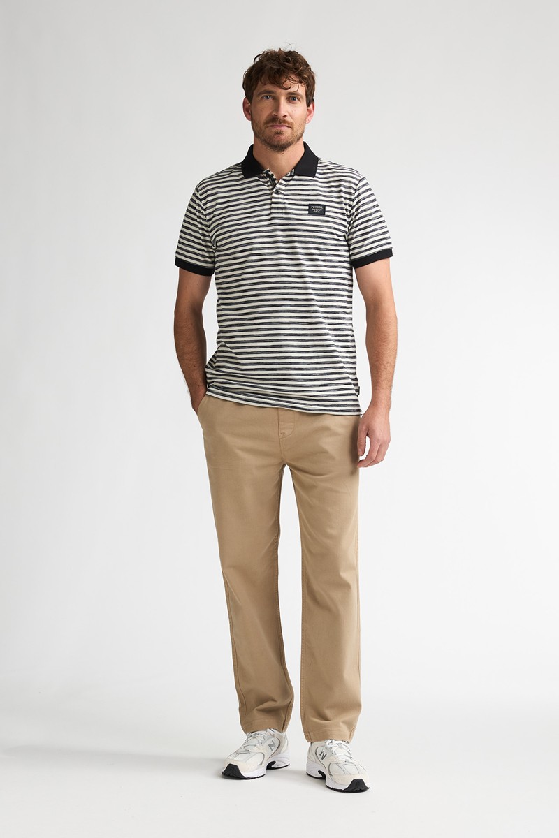  Pantalón corto Petrol cómodo y versátil, perfecto para looks de verano con estilo relajado. 