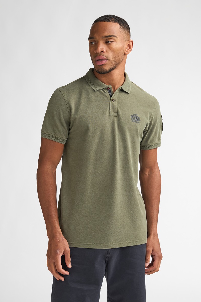  Pantalón corto Petrol cómodo y versátil, perfecto para looks de verano con estilo relajado. 