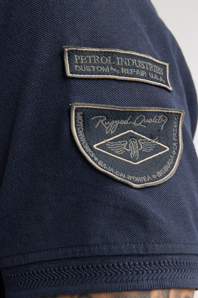  Pantalón corto Petrol cómodo y versátil, perfecto para looks de verano con estilo relajado. 