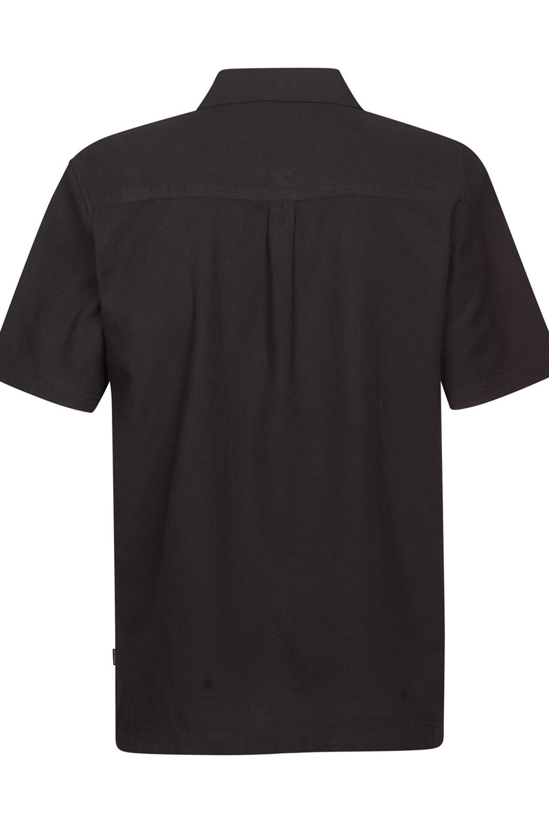  Camisa de manga corta fresca y versátil, perfecta para looks de verano con estilo relajado. 