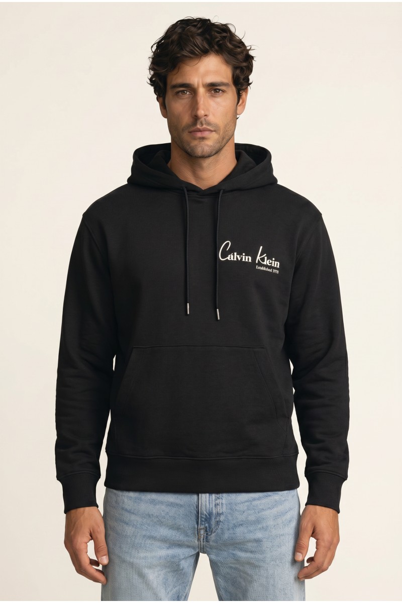  Sudadera Lyle and Scott con cremallera y capucha, cómoda y versátil, perfecta para looks urbanos. 