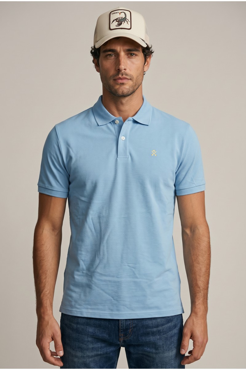  Polo Harper cómodo y versátil, perfecto para looks urbanos con estilo clásico y actual. 