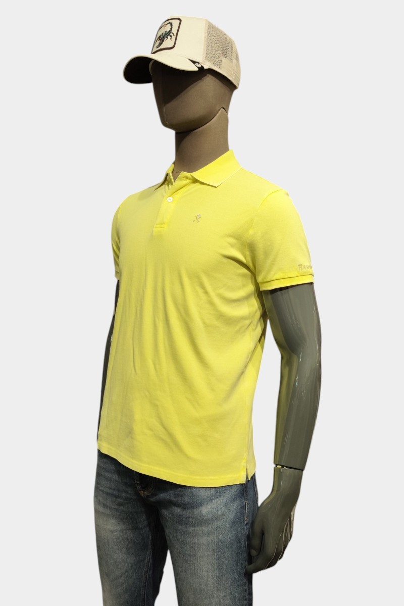  Polo Harper cómodo y versátil, perfecto para looks urbanos con estilo clásico y actual. 