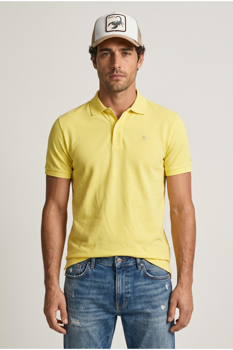  Polo Harper cómodo y versátil, perfecto para looks urbanos con estilo clásico y actual. 
