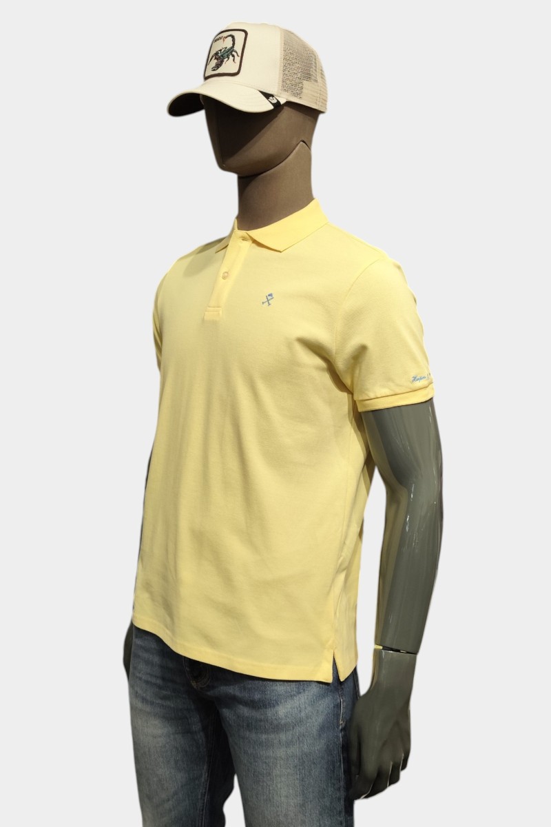  Polo Harper cómodo y versátil, perfecto para looks urbanos con estilo clásico y actual.  2