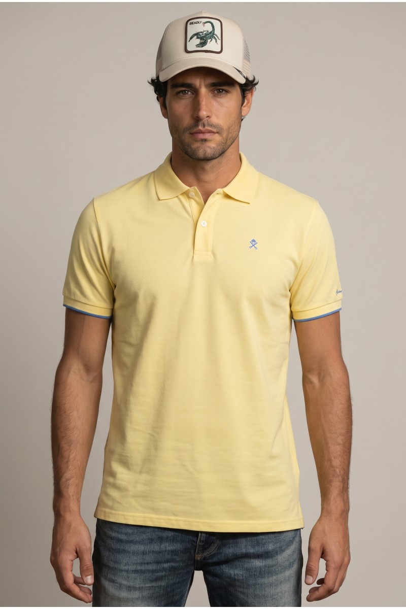  Polo Harper cómodo y versátil, perfecto para looks urbanos con estilo clásico y actual. 