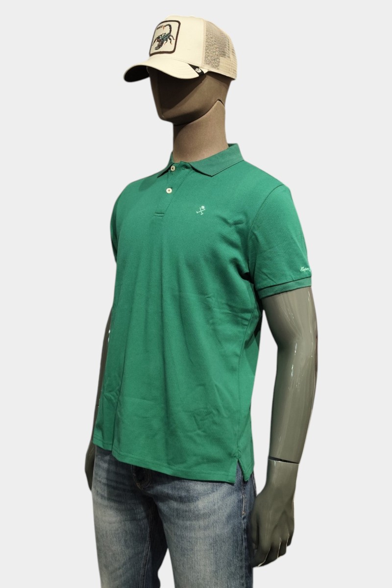  Polo Harper cómodo y versátil, perfecto para looks urbanos con estilo clásico y actual.  2
