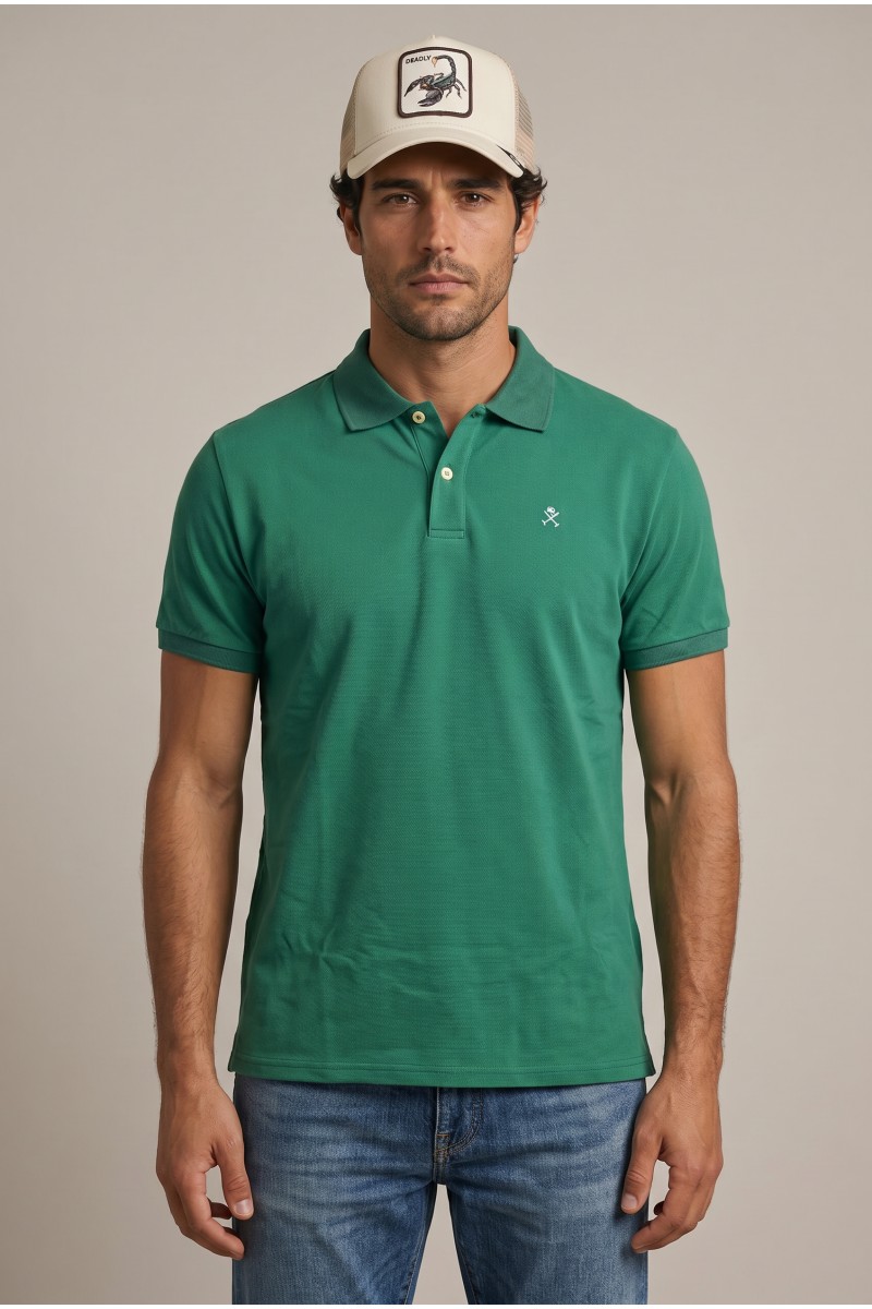  Polo Harper cómodo y versátil, perfecto para looks urbanos con estilo clásico y actual. 