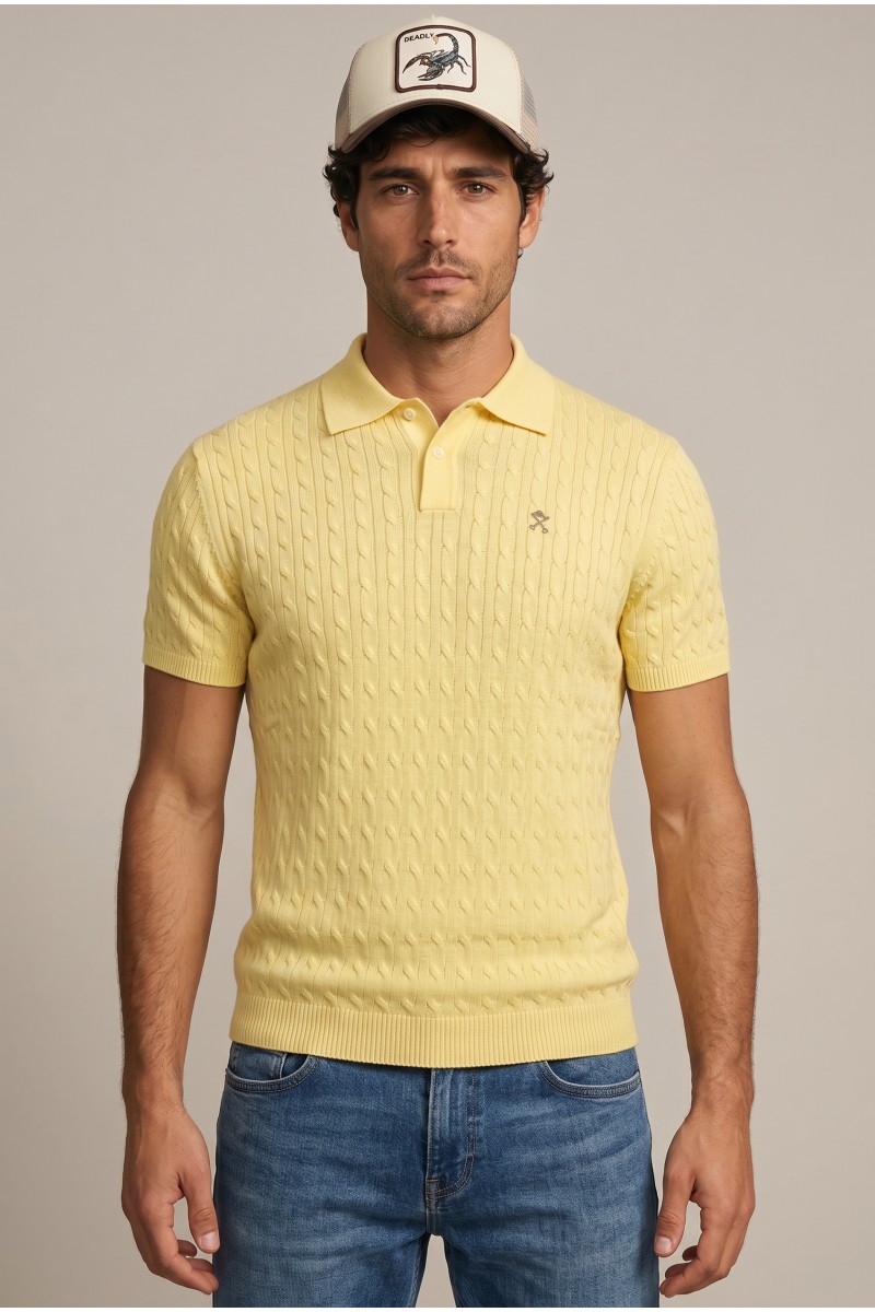  Polo Harper cómodo y versátil, perfecto para looks urbanos con estilo clásico y actual. 