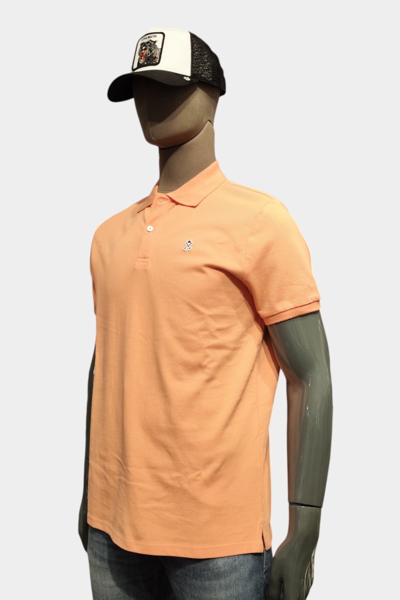  Polo Harper cómodo y versátil, perfecto para looks urbanos con estilo clásico y actual. 