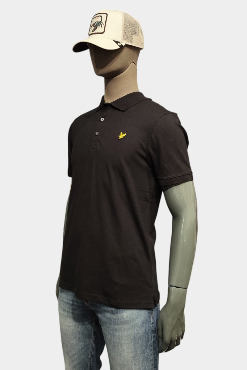  Polo Lyle and Scott cómodo y versátil, perfecto para looks urbanos con estilo clásico y actual. 