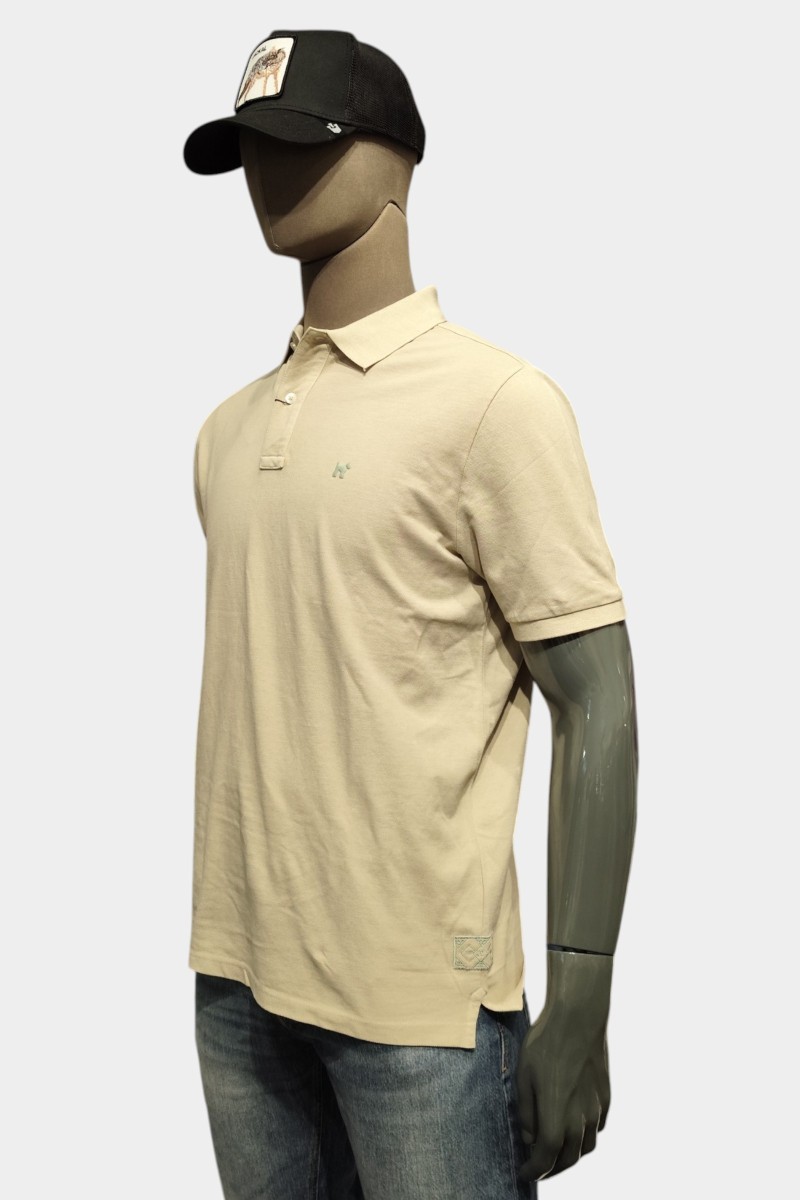  Polo Williot cómodo y versátil, perfecto para looks urbanos con estilo clásico y actual.  2