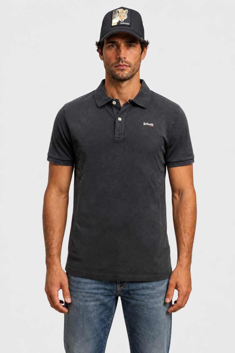  Polo Schott cómodo y versátil, perfecto para looks urbanos con estilo clásico y actual. 