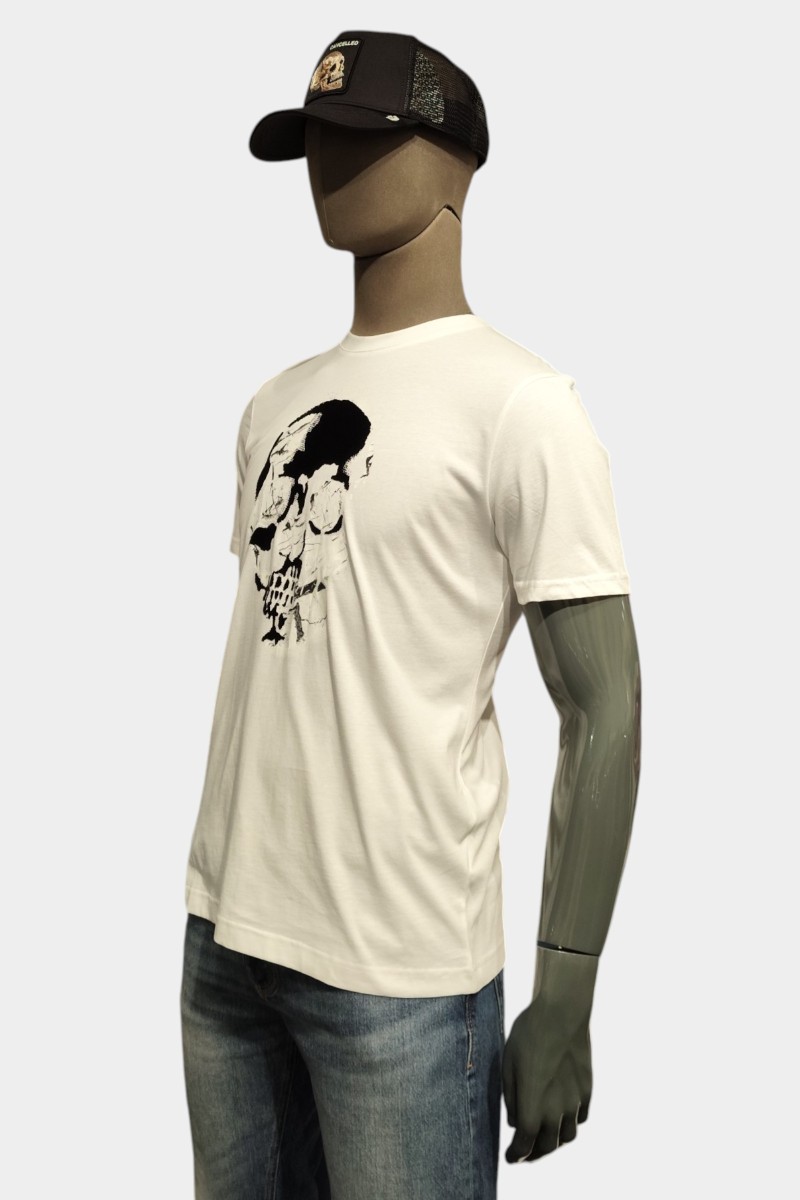  Camiseta Antony Morato cómoda y versátil, perfecta para looks urbanos con estilo moderno.  2