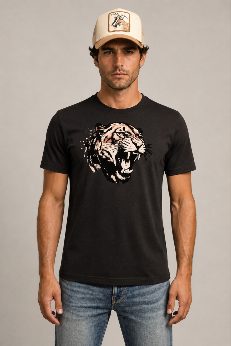  Camiseta Antony Morato cómoda y versátil, perfecta para looks urbanos con estilo moderno. 