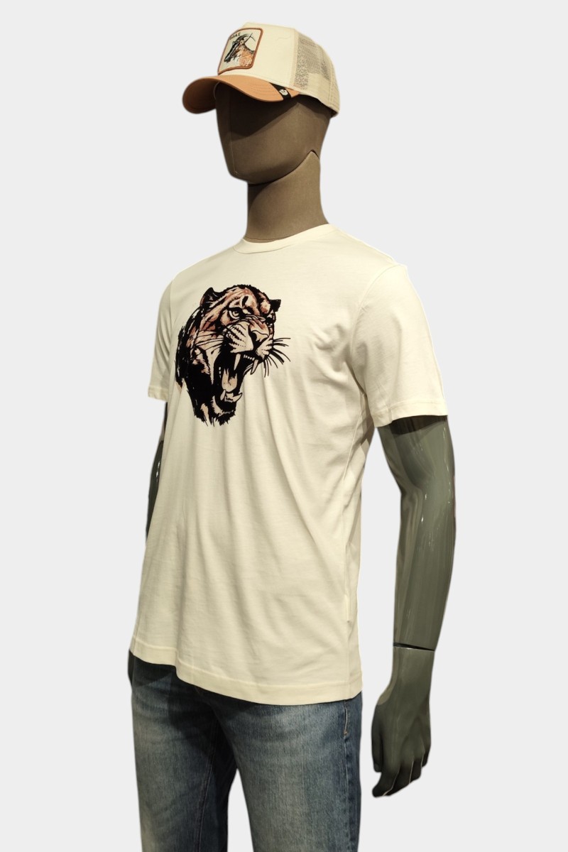  Camiseta Antony Morato cómoda y versátil, perfecta para looks urbanos con estilo moderno. 