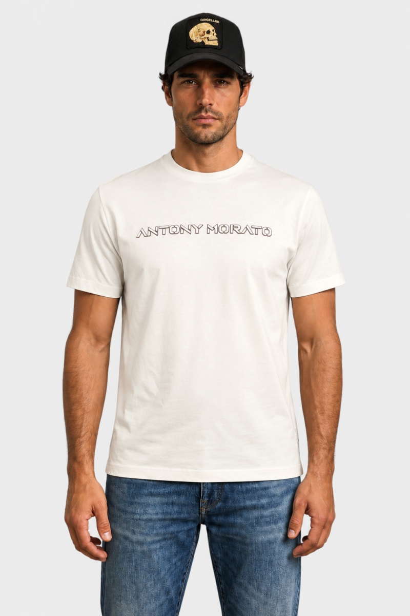 Camiseta Antony Morato cómoda y versátil, perfecta para looks urbanos con estilo moderno. 