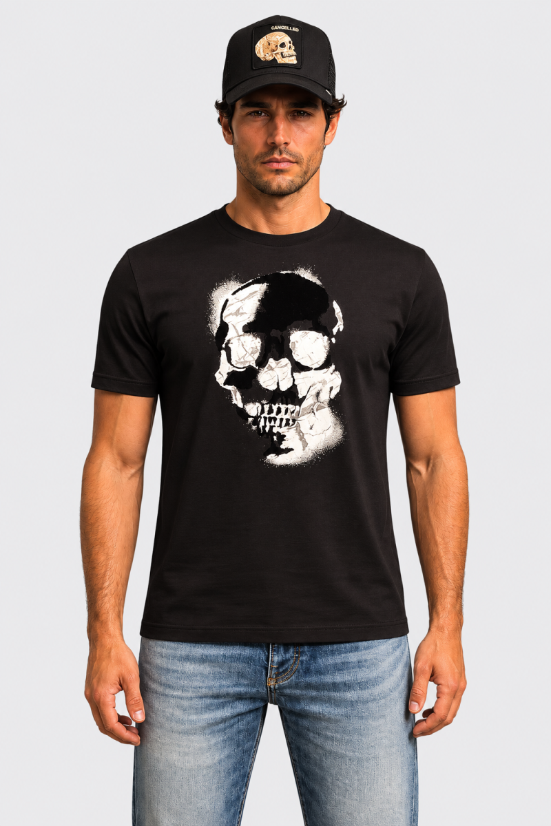  Camiseta Antony Morato cómoda y versátil, perfecta para looks urbanos con estilo moderno. 