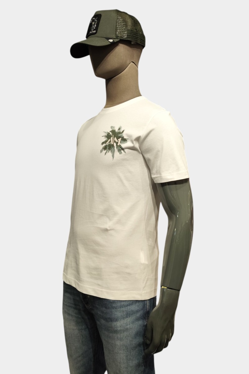 Camiseta Antony Morato cómoda y versátil, perfecta para looks urbanos con estilo moderno. 
