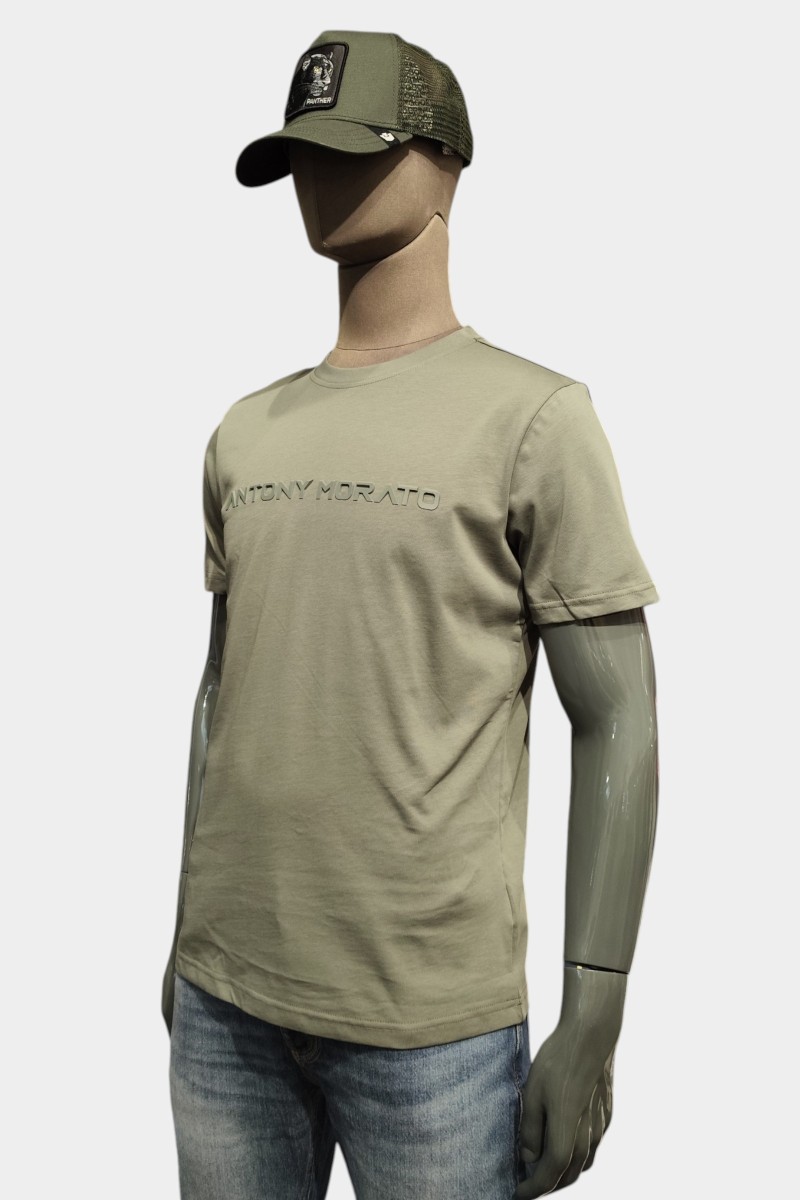  Camiseta Antony Morato cómoda y versátil, perfecta para looks urbanos con estilo moderno.  2