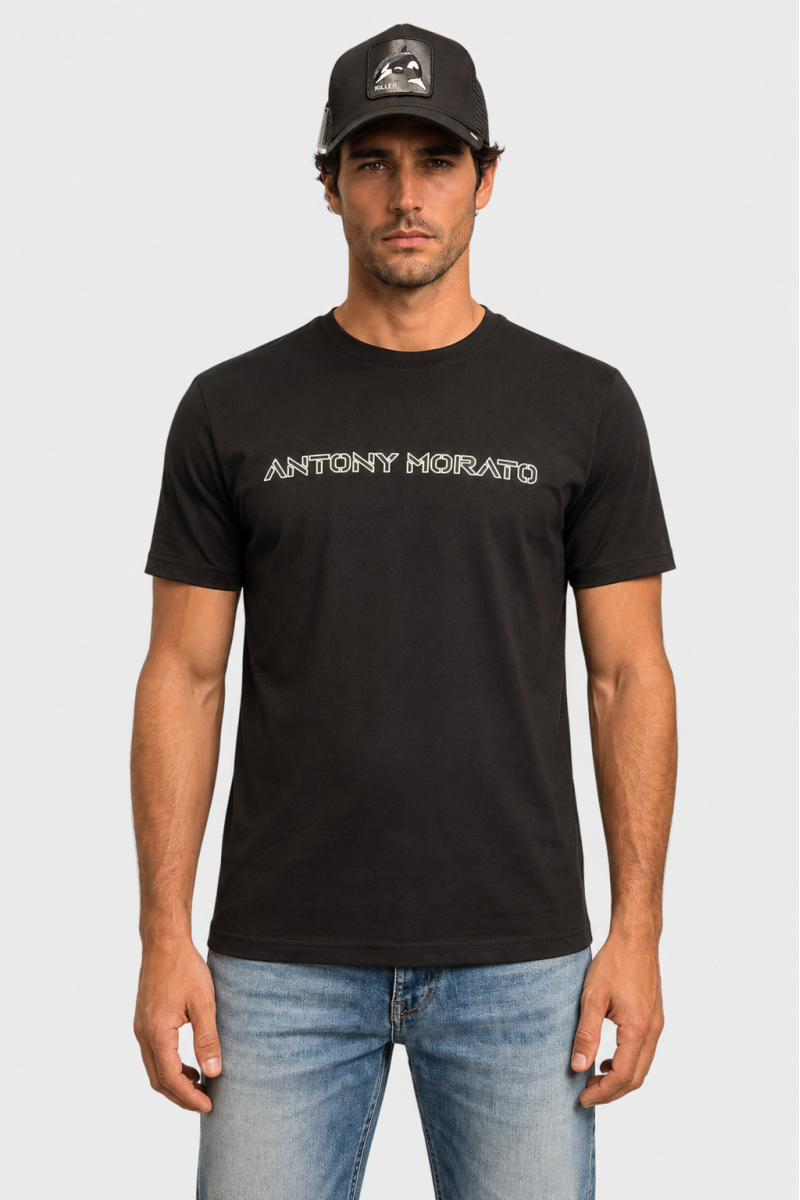  Camiseta Antony Morato cómoda y versátil, perfecta para looks urbanos con estilo moderno. 