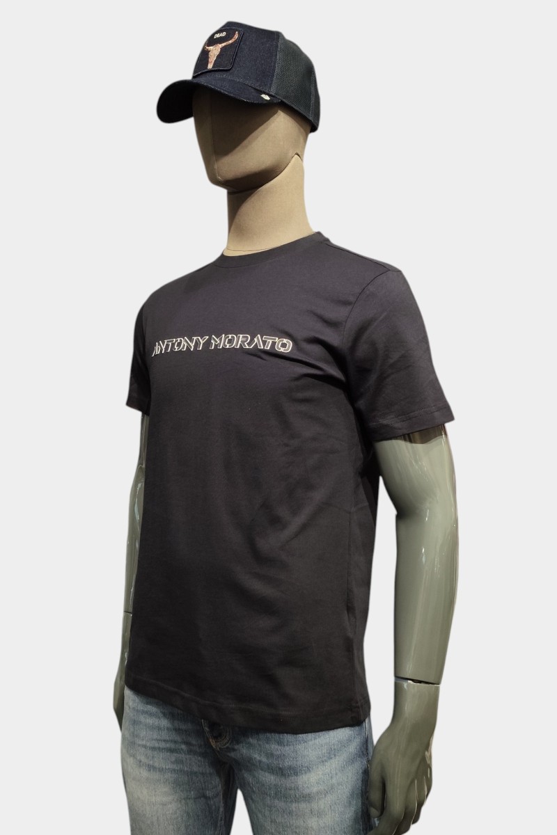  Camiseta Antony Morato cómoda y versátil, perfecta para looks urbanos con estilo moderno.  2