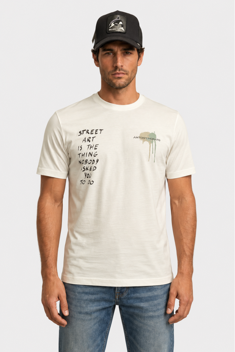  Camiseta Antony Morato cómoda y versátil, perfecta para looks urbanos con estilo moderno. 