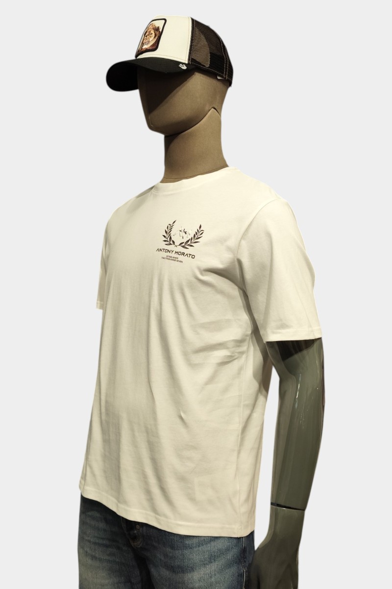  Camiseta Antony Morato cómoda y versátil, perfecta para looks urbanos con estilo moderno. 