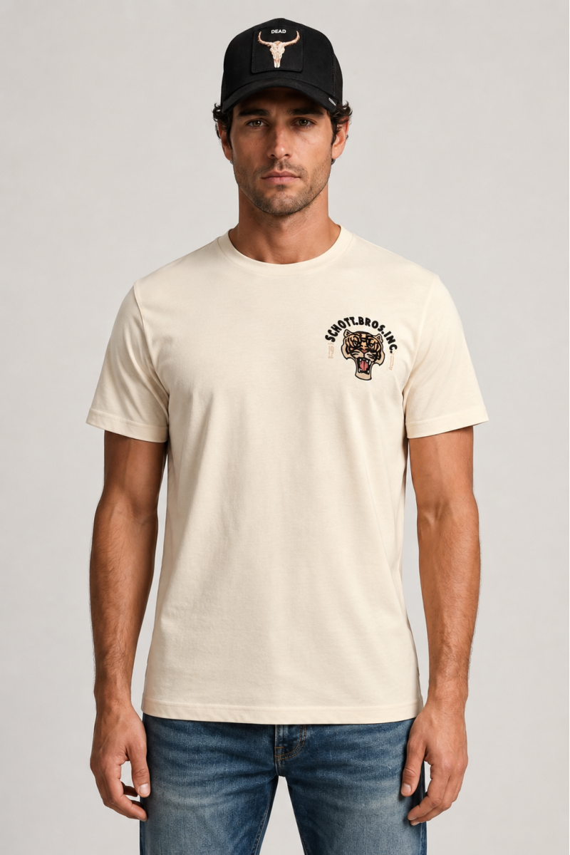  Camiseta Schott cómoda y versátil, perfecta para looks urbanos con estilo y personalidad. 