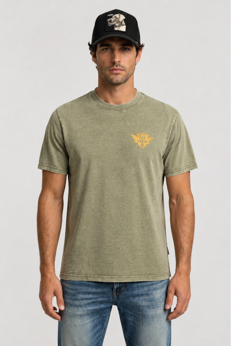  Camiseta Schott cómoda y versátil, perfecta para looks urbanos con estilo y personalidad. 