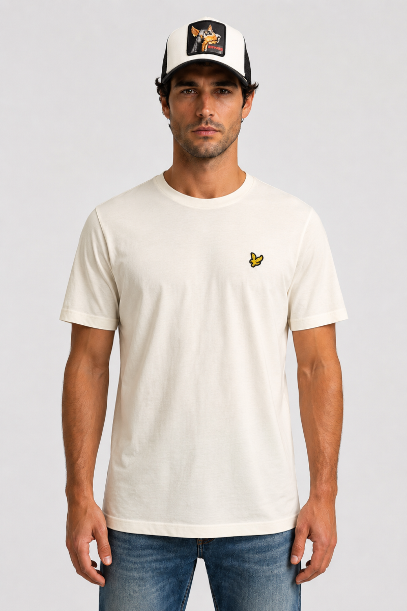  Camiseta Lyle and Scott cómoda y versátil, perfecta para looks urbanos con estilo clásico y actual. 