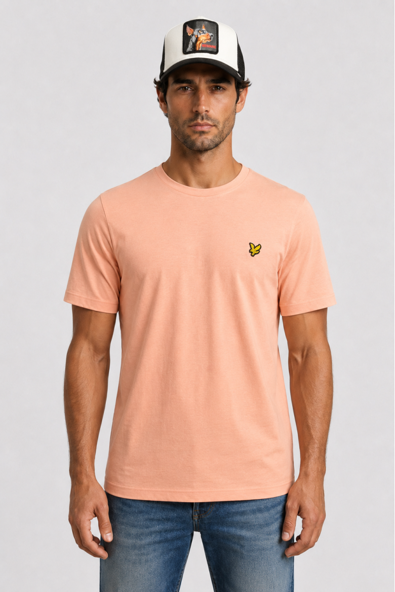  Camiseta Lyle and Scott cómoda y versátil, perfecta para looks urbanos con estilo clásico y actual. 