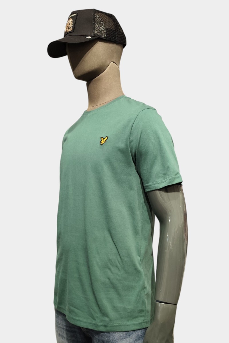  Camiseta Lyle and Scott cómoda y versátil, perfecta para looks urbanos con estilo clásico y actual. 