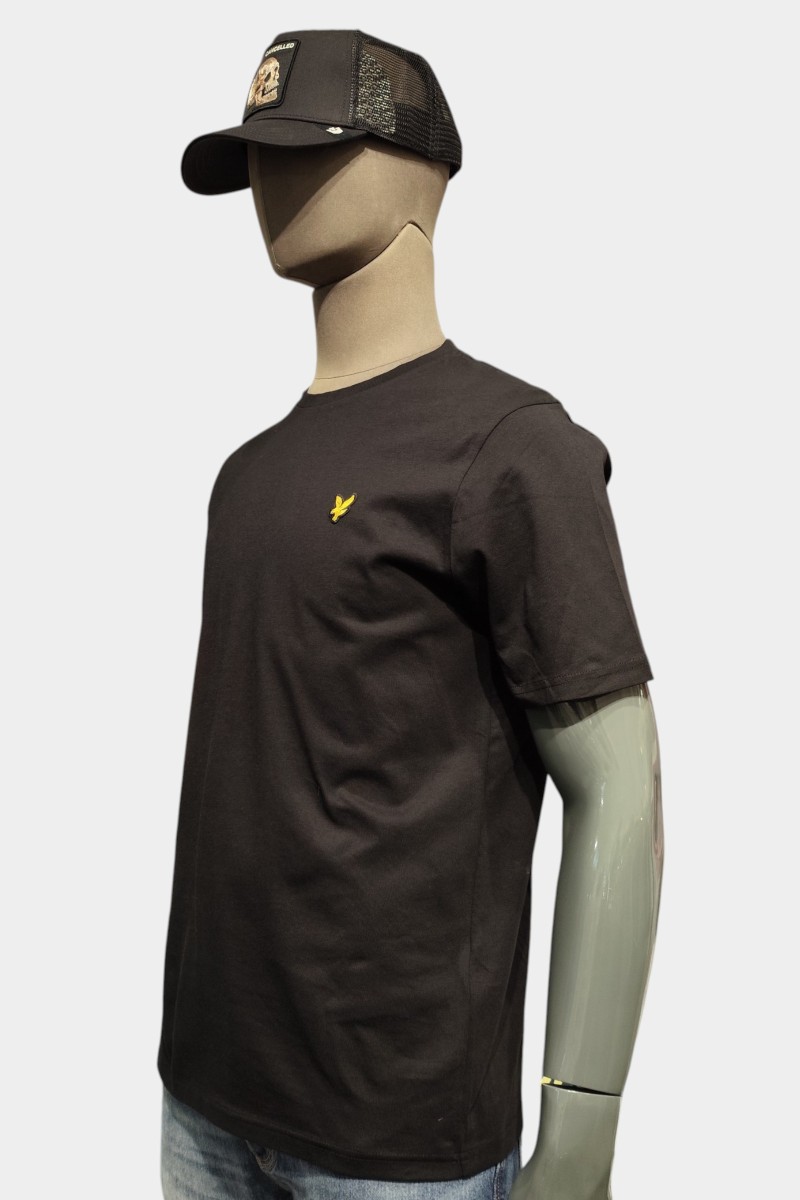  Camiseta Lyle and Scott cómoda y versátil, perfecta para looks urbanos con estilo clásico y actual. 