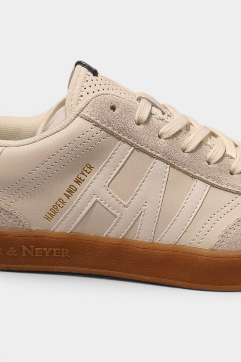  Zapatillas Harper and Neyer cómodas y versátiles, perfectas para looks urbanos con estilo actual.  2