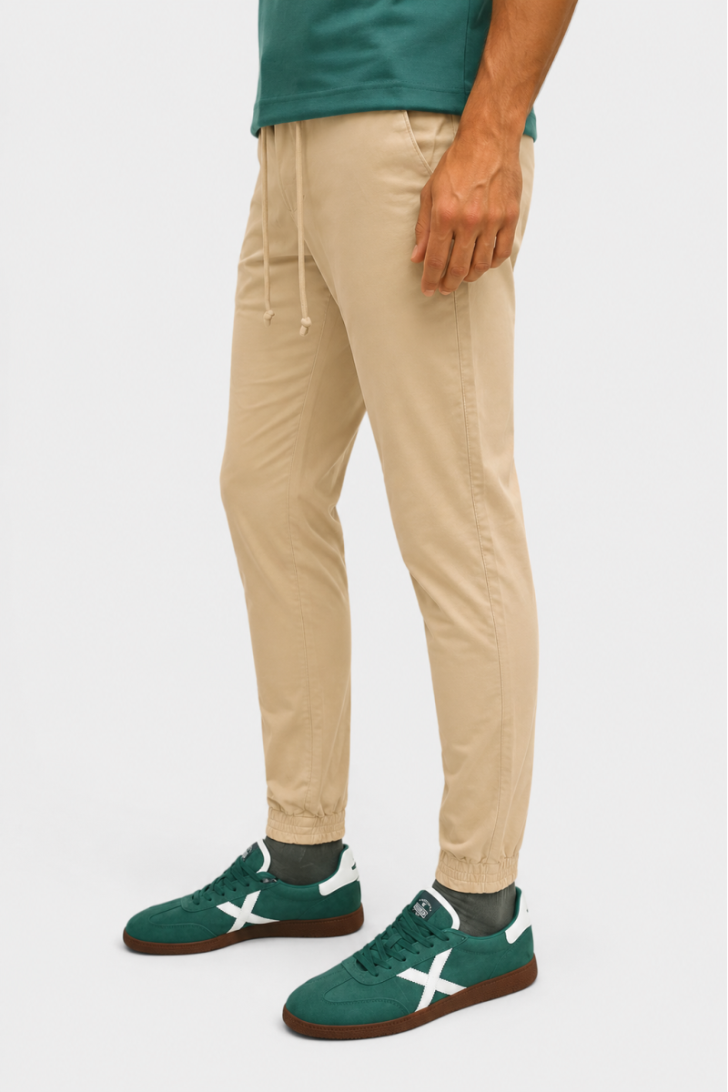  Pantalón jogger Harper and Neyer cómodo y versátil, perfecto para looks urbanos con estilo actual. 