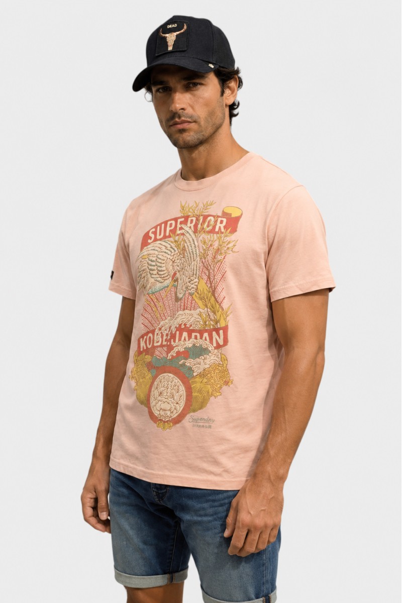  Camiseta Superdry cómoda y versátil, perfecta para looks urbanos con estilo actual y personalidad.  2