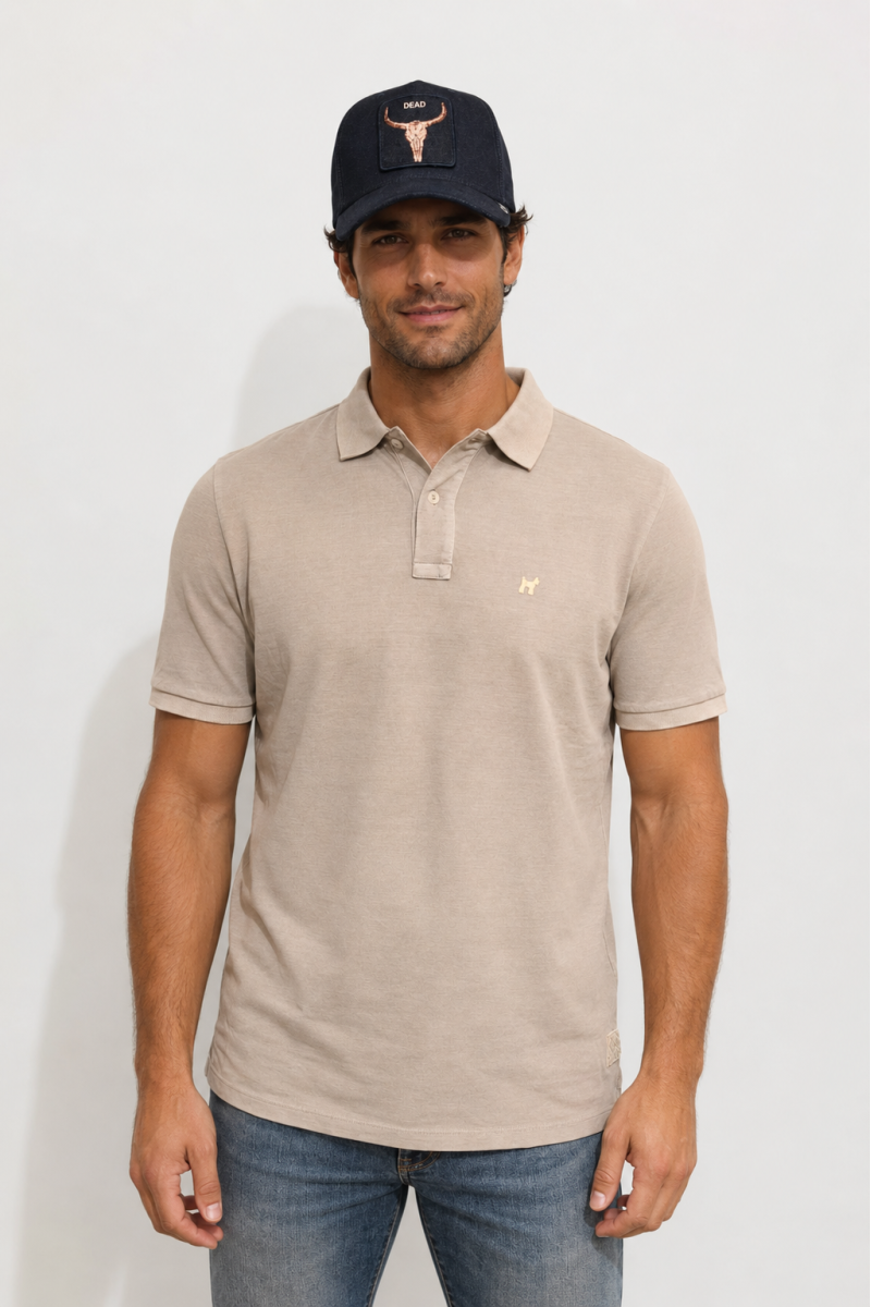  Polo Williot cómodo y versátil, perfecto para looks urbanos con estilo clásico y actual. 